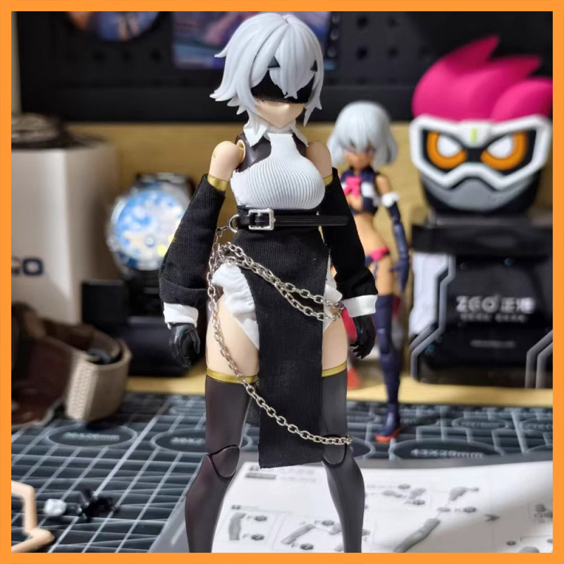 Model Kit Girl - Haut à épaules dénudées coloré, demi-jupe