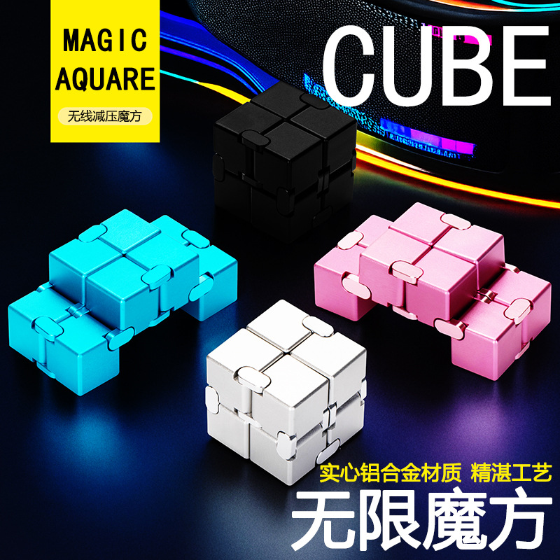 Model Kit Infinite Dimension - Cube de Rubik infini en alliage